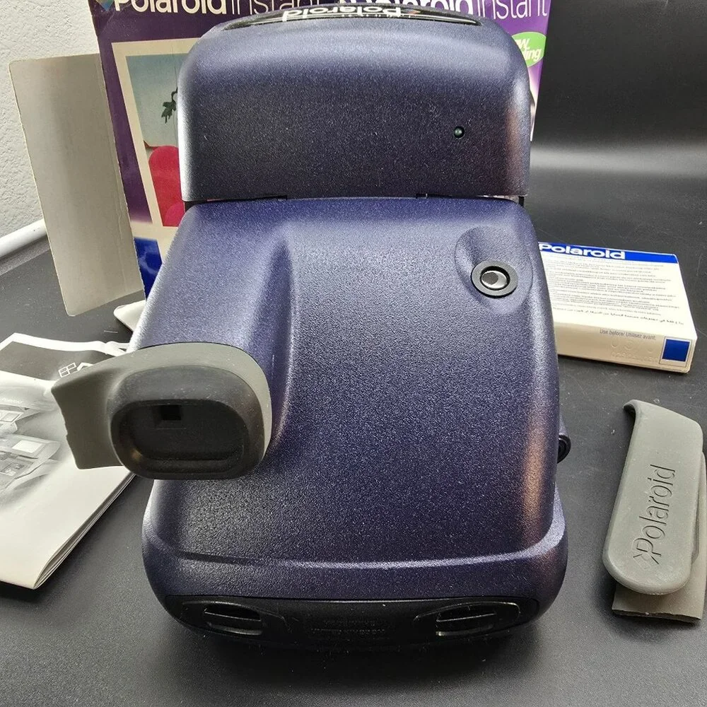 Polaroid OneStep Auto Focus Instant Camera Box Manual Plus Film UNTESTED JJ4175